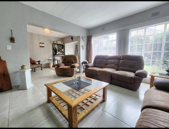 3 BEDROOM TOWNHOUSE FOR SALE IN BRACKENHURST